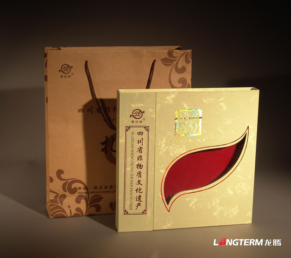 自貢扎染非物質(zhì)文化遺產(chǎn)包裝設計|旅游紀念品非物質(zhì)文化遺產(chǎn)藝術(shù)品禮盒包裝手提袋包裝設計效果圖