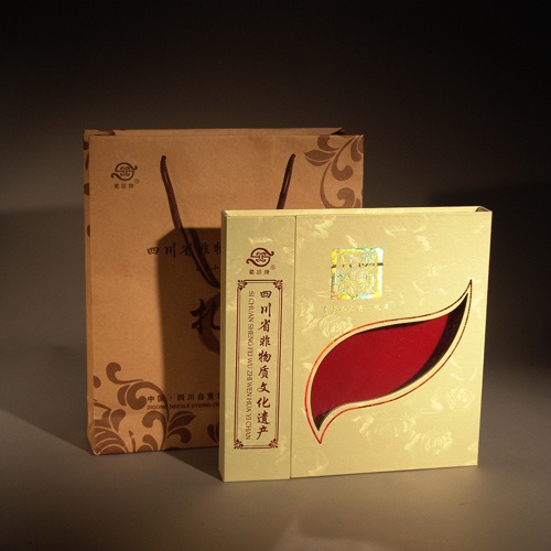 紀念品包裝設計-自貢扎染非物質(zhì)文化遺產(chǎn)包裝設計|旅游紀念品非物質(zhì)文化遺產(chǎn)藝術(shù)品禮盒包裝手提袋包裝設計效果圖